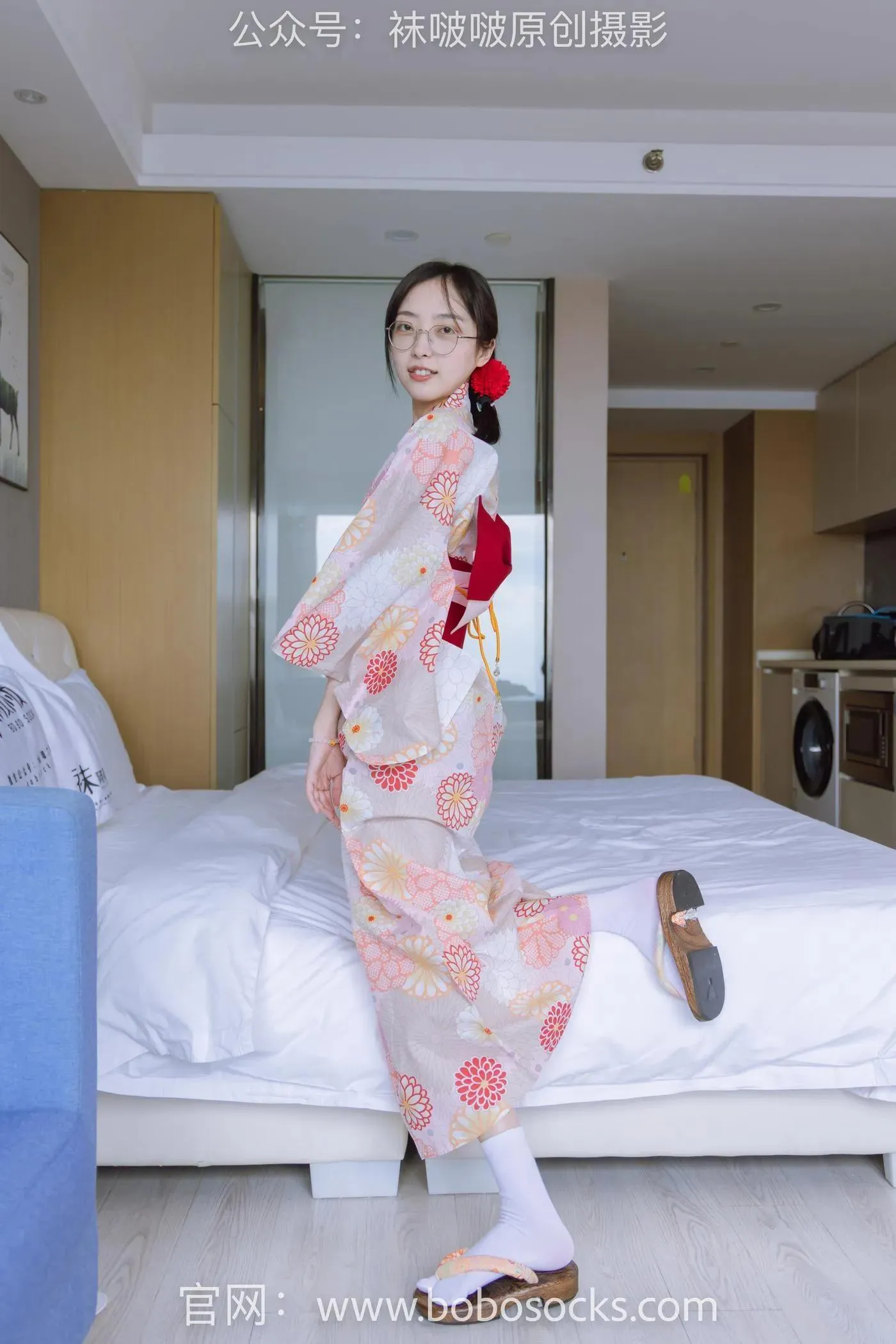 [BoBoSocks袜啵啵]NO.137 稚予-木屐、分指白棉袜、裸足、和风浴衣 [170P]插图1